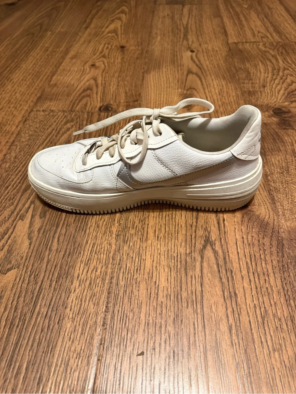 Size 9.5 Women’s Nike Air Force 1 White Casual Shoes Sneakers